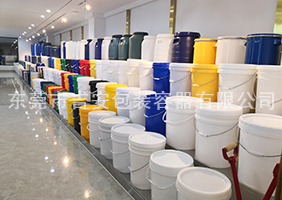 黄片网站日本滴水吉安容器一楼涂料桶、机油桶展区